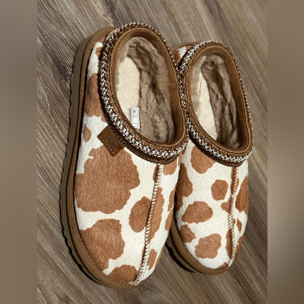 UGG like new. SOLD